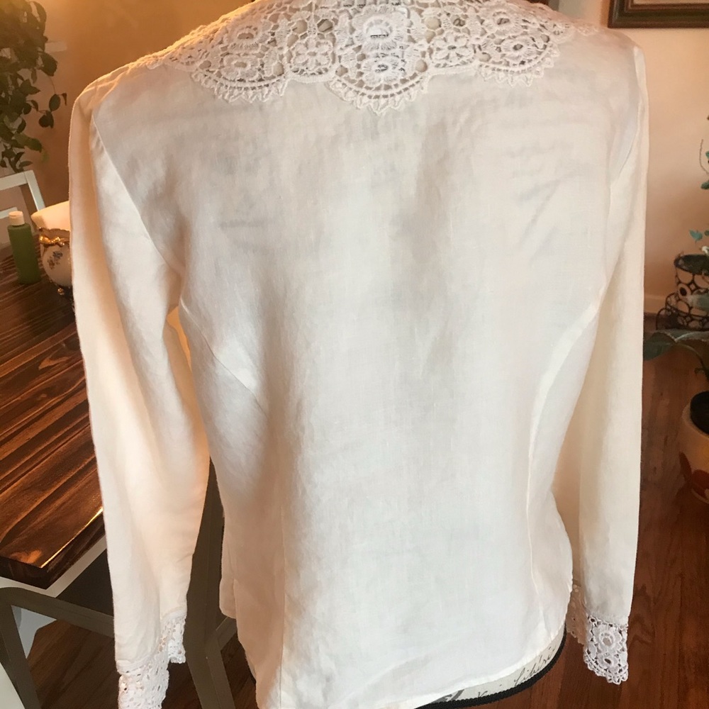 Embroidered blouse - Picture 2 of 6